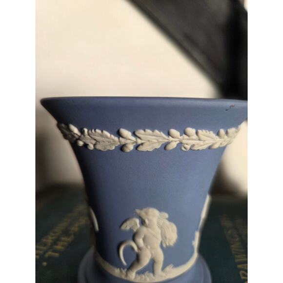 Wedgwood Blue Jasperware Mini Vase 3.5" Made in England Cupid Relief Vintage - Picture 8 of 10
